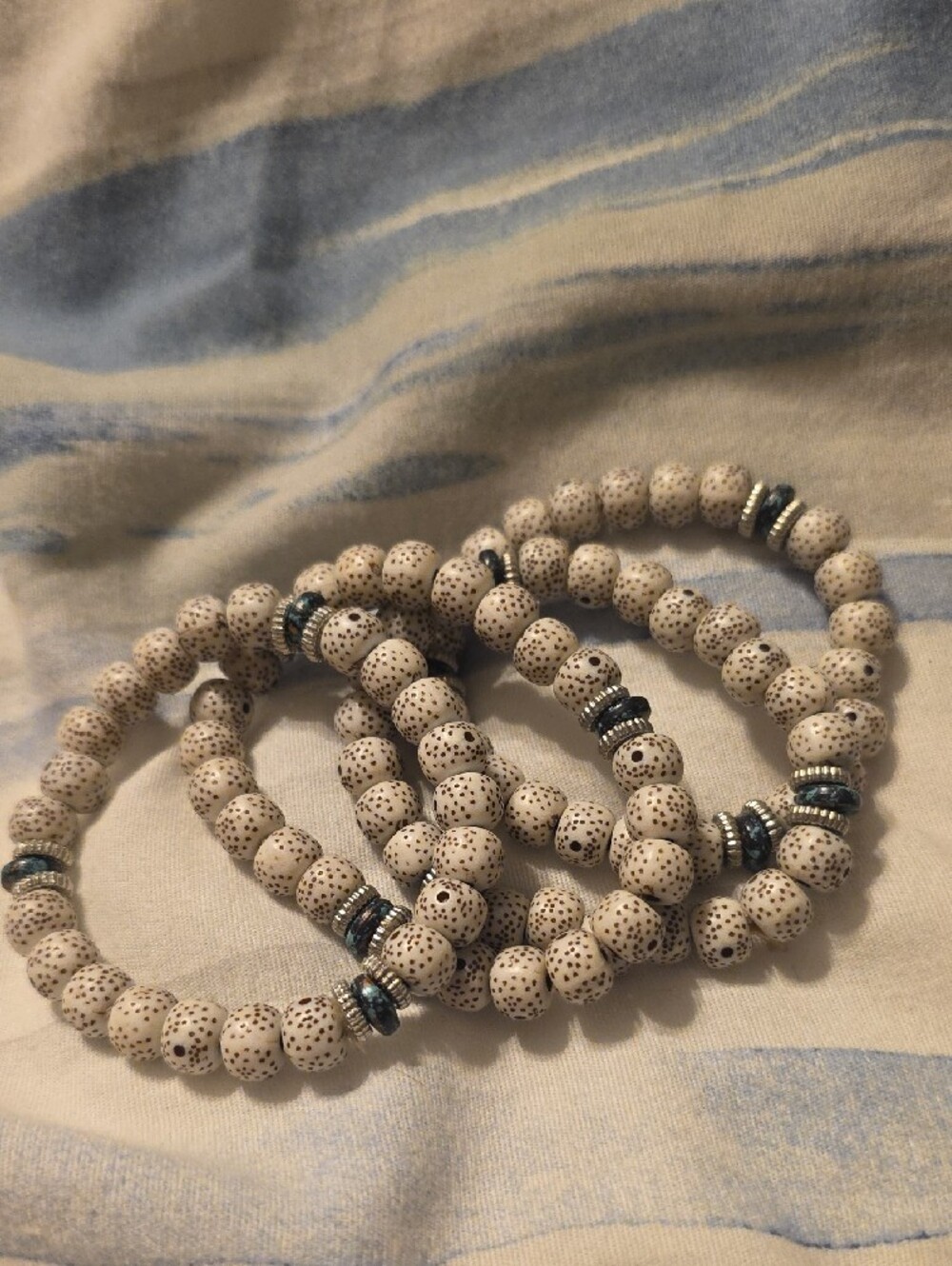Bundle Of 8 Beaded Stretch Bracelets - Picture 2 of 3